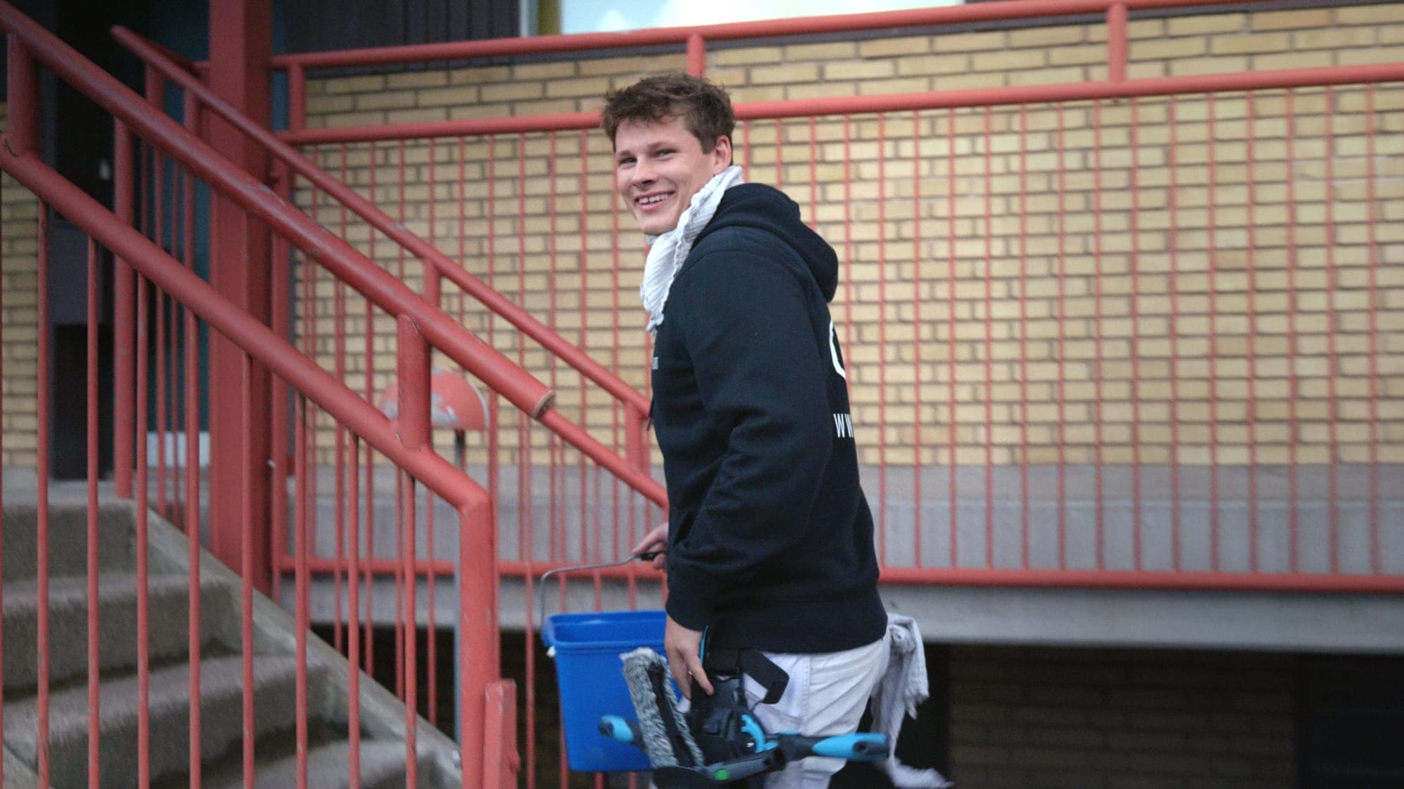 Sparegodt medarbejder med udstyr